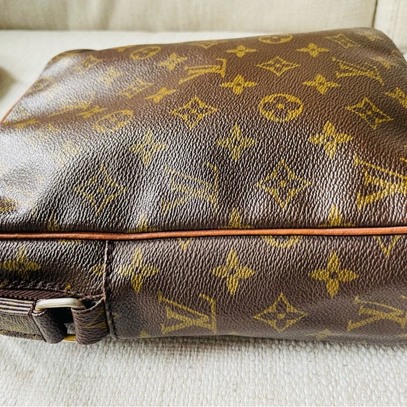 Louis Vuitton Brown Monogram Men's Bag - Picture 2 of 9